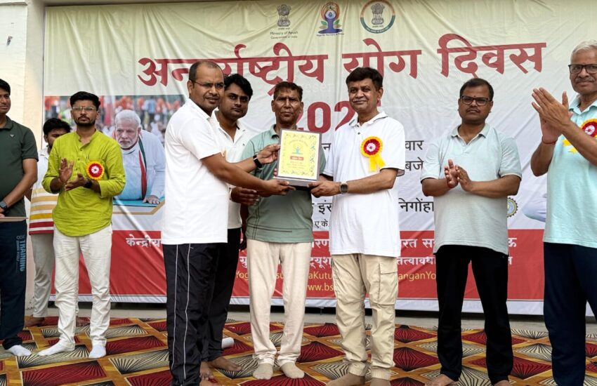 योग करने से तन के साथ मन भी स्वस्थ्य रहता है—ई0 योगेश कुमार