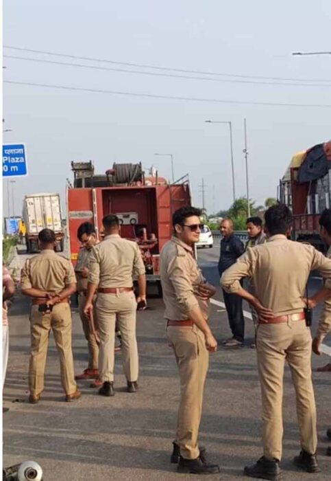चलते कंटेनर से केमिकल का रिसाव होने लगा, हाइवे और एक्सप्रेसवे पर हड़कंप मचा