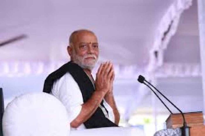मुरारी बापू पर भी कुछ इसी तरह के आरोप लग रहे, पत्नी के निधन के 3 दिन बाद कथा करने पहुंचे, बोले- सूतक में ठीक नहीं