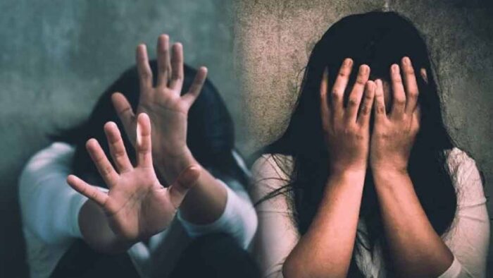 पूर्व प्रेमी और उसके दोस्त ने युवती का अश्लील वीडियो और फोटो के जरिए कई महीनों तक ब्लैकमेल किया