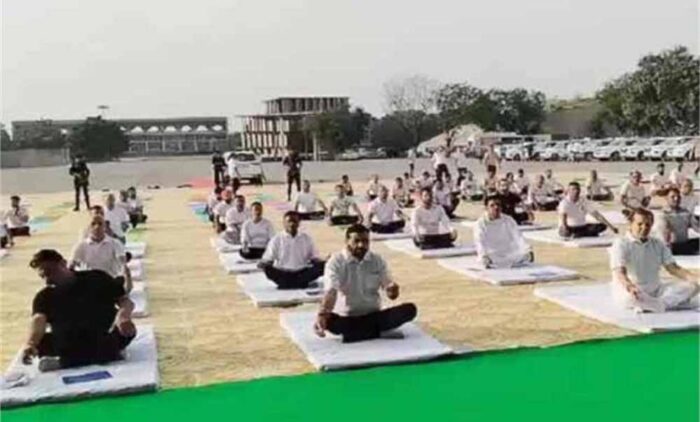 मुख्यमंत्री नायब सिंह सैनी ने योग प्रोटोकॉल प्रशिक्षण शिविर का दीप प्रज्वलन के साथ शुभारंभ किया