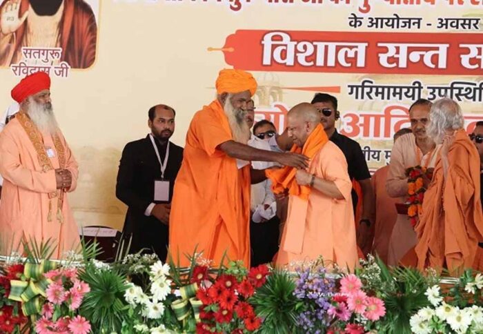 मुख्यमंत्री योगी आदित्यनाथ ने कहा- संतों ने समाज को दिखाई वो राह, जो कैराना और कांधला जैसी घटना नहीं होने देती