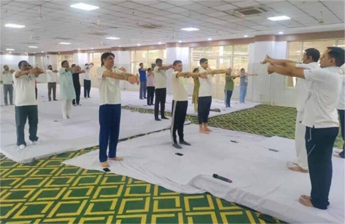 अंतर्राष्ट्रीय योग दिवस की तैयारियां- विशेष योग शिविर का आयोजन, ​​​​​​​मेयर व पार्षदों ने किया योग