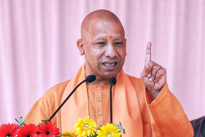 राष्ट्र की संपत्ति को नष्ट करने वाला कानून का मुजरिम है. ऐसे लोगों के खिलाफ सख्त से सख्त कदम उठाए जाएंगे: सीएम योगी