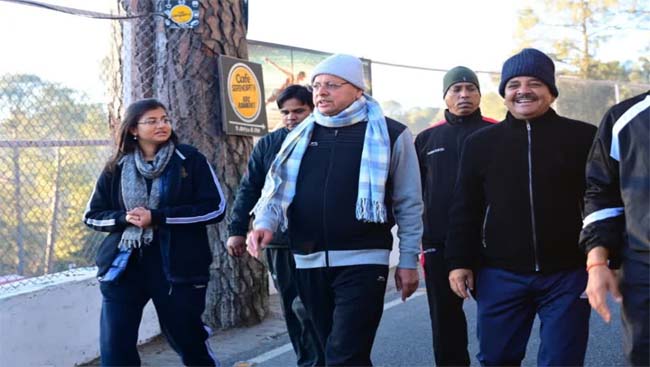 रानीखेत में सुबह सैर पर निकले सीएम धामी, लोगों से मुलाकात कर जानी समस्याएं