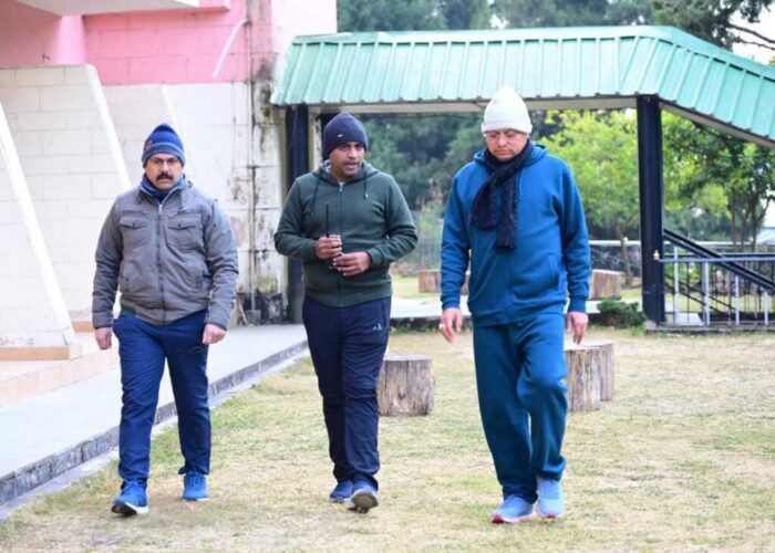 सीएम धामी पहुंचे नैनीताल, पर्यटकों की सुविधाओं और यातायात प्रबंधन की ली जानकारी