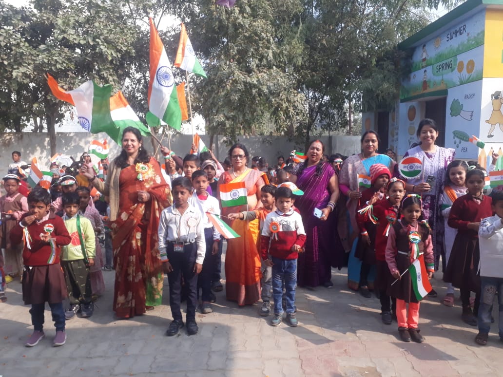 लखनऊ: लौलाई काशीराम कालोनी प्राथमिक विद्यालय में 77वां गणतंत्र दिवस बड़े हर्षोल्लास के साथ मनाया गया