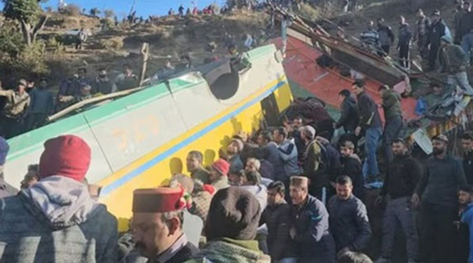 हिमाचल प्रदेश : सिरमौर में खाई में गिरी बस, कई लोगों की मौत, सीएम ने जताया दुख