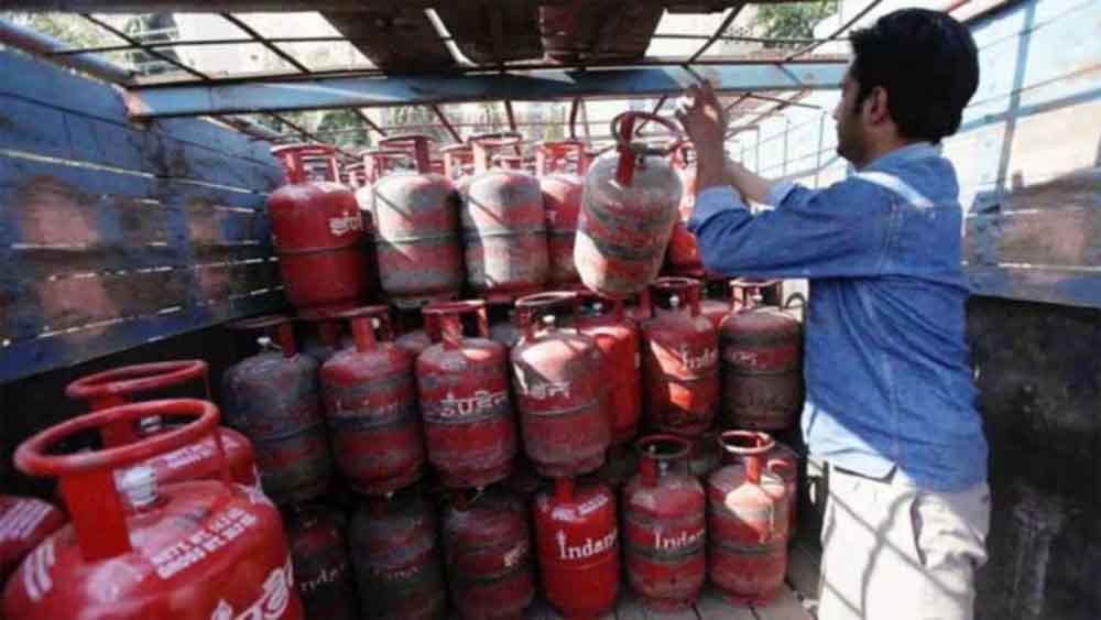 होली से पहले खुशखबरी: दिल्ली में किन उपभोक्ताओं को मिलेगा सिलेंडर का पैसा, जानिए पूरी जानकारी