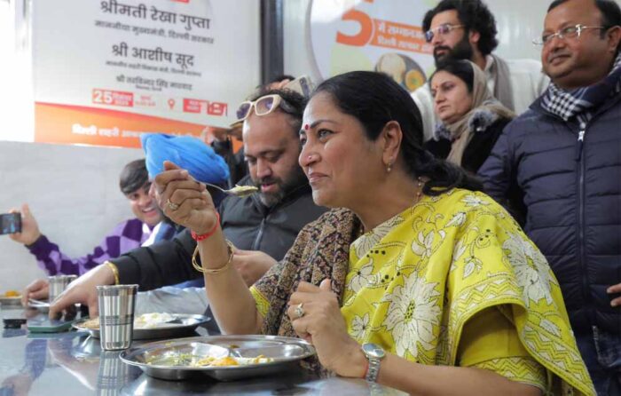 गरीबों को बड़ी राहत: दिल्ली में खुलीं 24 अटल कैंटीन, 5 रुपये में मिलेगी थाली
