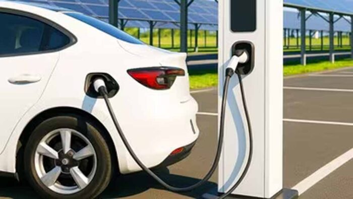 दिल्ली बनेगी EV-फ्रेंडली सिटी: 2026 तक चार्जिंग की टेंशन खत्म करने की सरकार की पूरी योजना तैयार