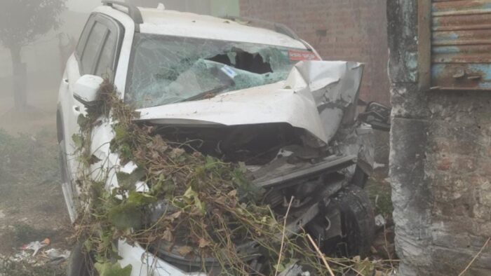 दबिश से लौट रही पुलिस टीम की कार पेड़ से टकराई, दरोगा की मौत, 5 पुलिसकर्मी घायल