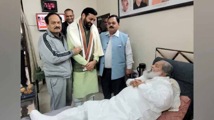 CM नायब सैनी ने मंत्री अनिज विज के घर पहुंचकर जाना हाल चाल