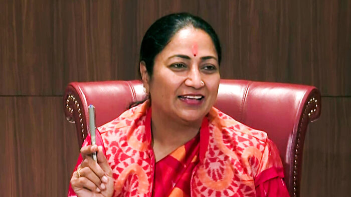 सीएम रेखा का बड़ा बयान: दिल्ली के कूड़े के पहाड़ कब तक होंगे समाप्त?