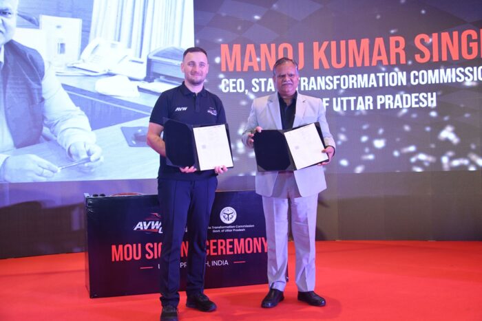 राज्य में विश्व-स्तर की मोटरसाइकिल रेसिंग शुरू करने के लिए स्टेट ट्रांसफॉर्मेशन कमीशन, उत्तर प्रदेश सरकार और ए.वी.डब्लू ग्लोबल के बीच महत्वपूर्ण समझौते पर दस्तख़त किए गए