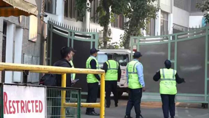 धमकी भरे ई-मेल से दहली राजधानी, दो स्कूलों में बम की सूचना पर बढ़ाई गई सुरक्षा