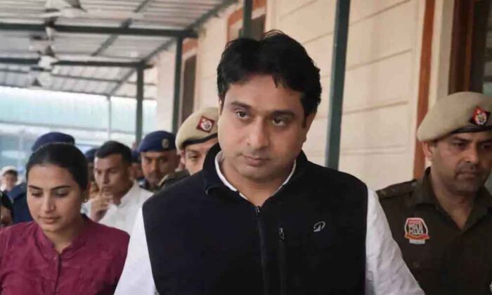 शर्टलेस प्रदर्शन पर कार्रवाई: उदय भानु चिब को 4 दिन की पुलिस रिमांड