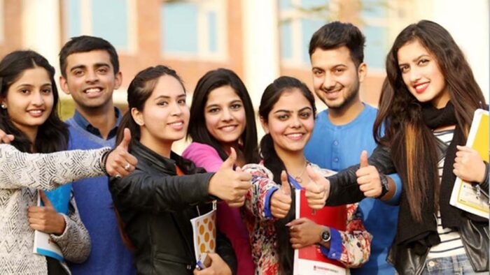 विदेशी डिग्री में भारतीय छात्रों का रुचि कम, 3 साल में 31% घटे आवेदन; क्या है कारण?