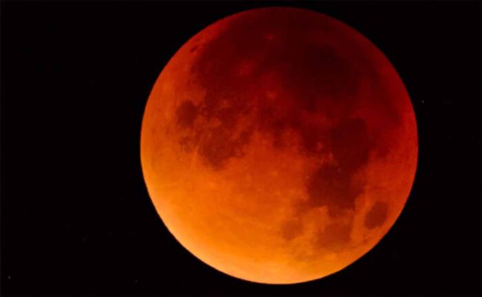 आज शाम 6 बजकर 20 मिनट पर शुरू होगा चंद्र ग्रहण, थोड़े समय के लिए दिखेगा प्रभाव