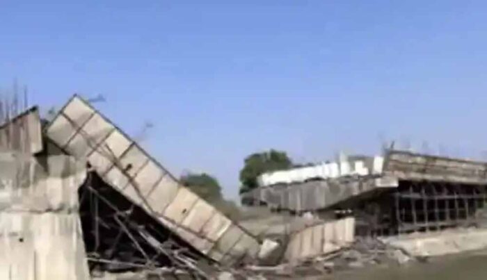 पुल हादसे के बाद सख्त कार्रवाई: घोघरी नदी प्रोजेक्ट के तीन इंजीनियर निलंबित