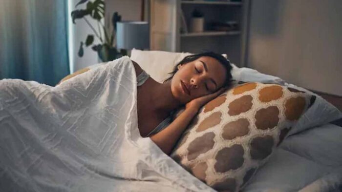 महिलाओं को क्यों चाहिए पुरुषों से ज्यादा नींद? वैज्ञानिक कारण जानकर चौंक जाएंगे