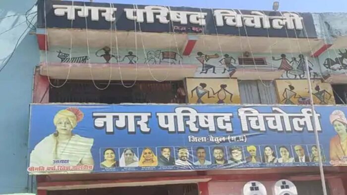 चिचोली बस स्टैंड पर बैतूल में सरकारी बुलडोजर की तैयारी, 20 अतिक्रमणकारियों को 7 दिन की मोहलत