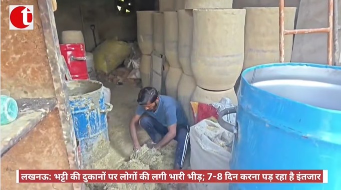 इफ्तार पार्टी में अखिलेश समेत कई दिग्गज नेताओं ने की शिरकत, मुस्लिम धर्मगुरु भी हुए शामिल