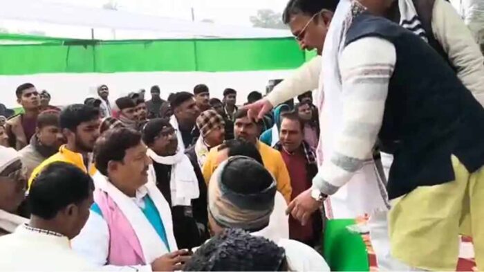 जेडीयू कार्यकर्ताओं ने रो-रोकर कहा- ‘ये नीतीश के साथ साजिश और जनता से धोखा है’