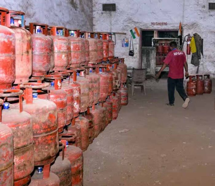 LPG संकट का असर: होटल-रेस्टोरेंट्स को सरकार की एडवाइजरी, गैस उपयोग को लेकर दिए निर्देश