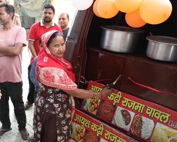 रामपुर में खराब व निष्क्रिय 8 सरकारी एंबुलेंस को किया गया मॉडिफाई