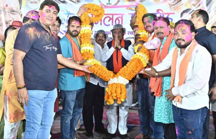 बिरगांव होली मिलन समारोह में शामिल हुए मुख्यमंत्री, प्रदेशवासियों को दी होली की शुभकामनाएं