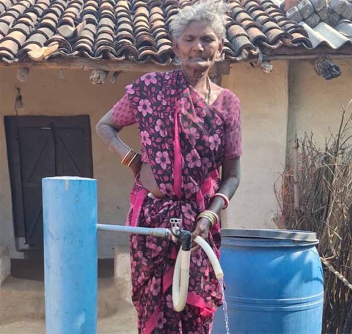 पानी की जंग से मिली आज़ादी: जल जीवन मिशन ने बदली फुलमत बाई की तकदीर