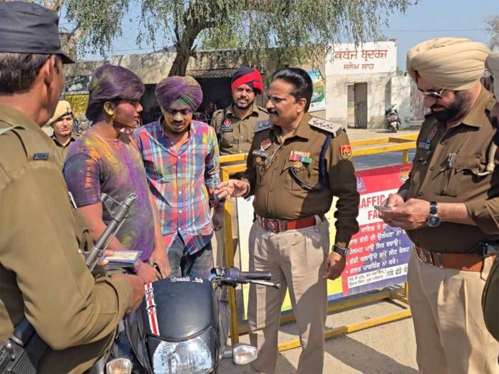 Holi पर कई वाहन जब्त और काटे चालान