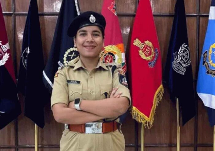 UP की बेटी आस्था जैन ने रचा इतिहास, बिना कोचिंग सेल्फ स्टडी से UPSC में पाई 9वीं रैंक