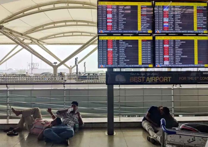 हवाई यात्रा पर ईरान संकट की मार: सैकड़ों उड़ानें कैंसिल, यात्रियों को रिफंड में छूट