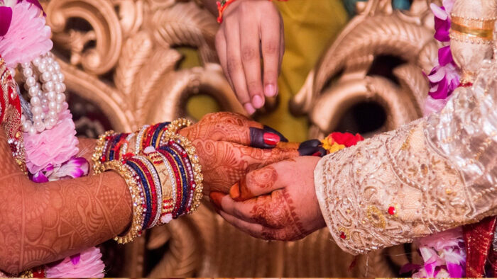 सेन समाज ने शादी के रीति-रिवाजों में बदलाव किया, प्री-वेडिंग शूट के बाद जूता चोरी और सगाई के फोन कॉल पर लगी रोक