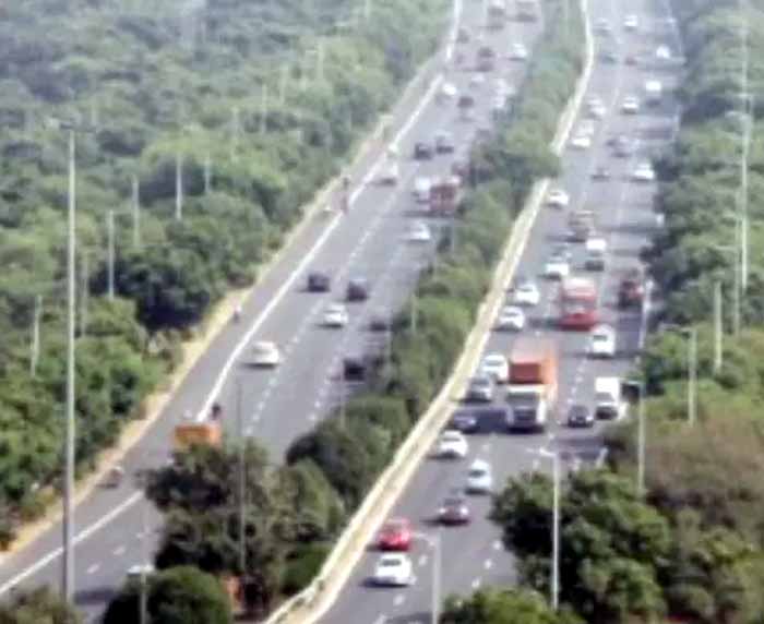 नया नोएडा बनेगा मेट्रोपॉलिस: उद्योग और आबादी की बड़ी योजना का खुलासा