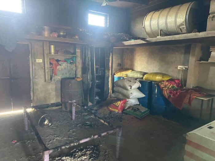 टामटिया गांव में हत्या के बाद हिंसा, गुस्साई भीड़ ने कई घरों में लगाई आग