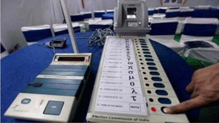 EVM के बटन पर गोंद या परफ्यूम लगाना पड़ा महंगा, बंगाल चुनाव से पहले EC ने कसी नकेल