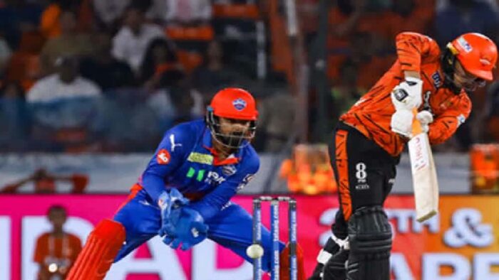 दिल्ली को 47 रनों से मात, अभिषेक का शतक और मलिंगा का 4 विकेट का शानदार प्रदर्शन