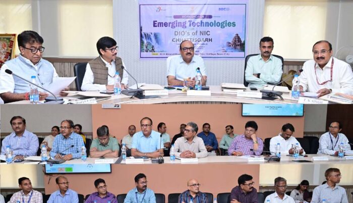 मुख्य सचिव विकासशील का निर्देश: शासन की योजनाओं का लाभ देने के लिए सूचना प्रौद्योगिकी का प्रभावी उपयोग करें