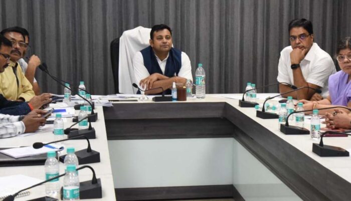 जनसंपर्क का कार्य जिम्मेदारी का, इसे गंभीरता से लें :- आयुक्त रजत बंसल