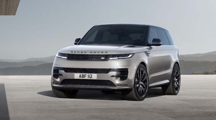 भारत में लॉन्च हुआ Range Rover Sport, 242Kmph स्पीड, रेफ्रिजरेटर जैसी अनोखी सुविधाओं के साथ