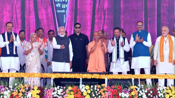 प्रधानमंत्री नरेंद्र मोदी ने देश के सबसे बड़े एक्सप्रेसवे गंगा एक्सप्रेसवे का किया लोकार्पण