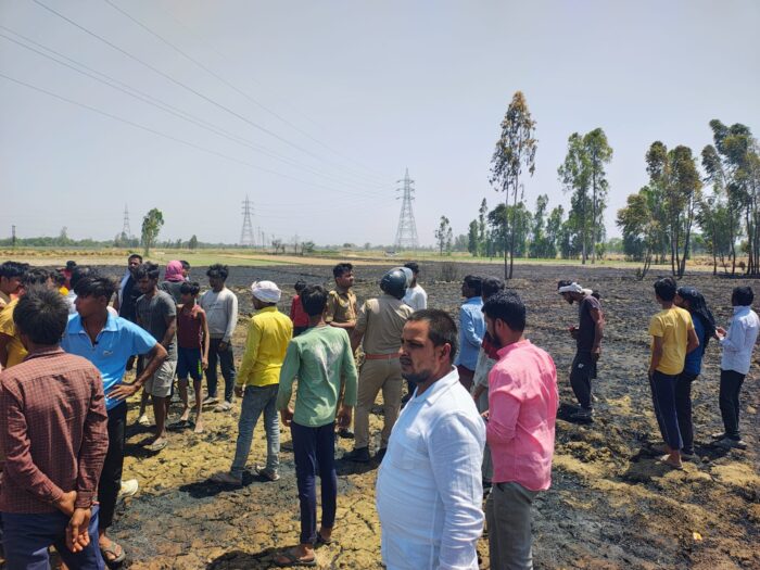 लखनऊ: महिंगवा के गांव नरोसा में भीषण आग का तांडव, लगभग 15 बीघा गेहूं की फसल जलकर राख