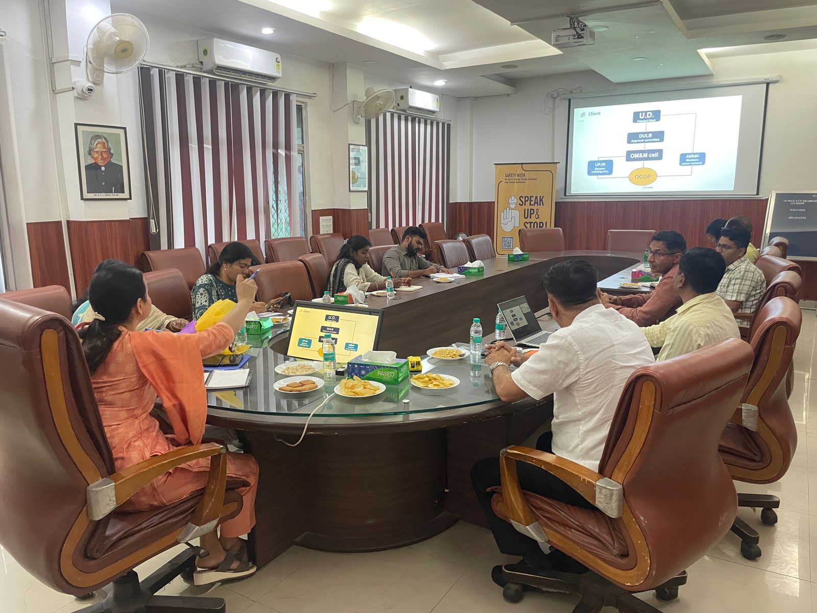 Tamil Nadu Municipal Administration Department Delegation Reviews 'One City, One Operator' (OCOP) Project in Lucknow
