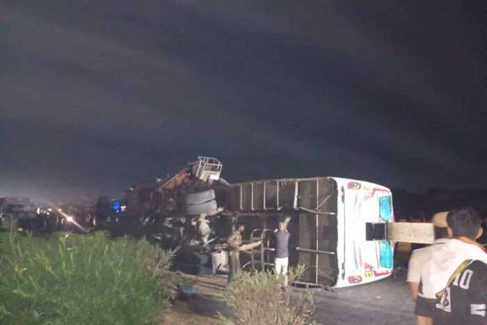 बाइक सवार को बचाने में हादसा, चार गंभीर घायल कोटा रेफर