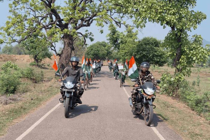 मटकमडीह में बाइक-साइकिल रैली, ग्रामीणों और बच्चों की बड़ी भागीदारी