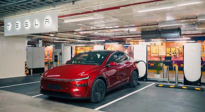 TESLA का नया सुपरचार्जर, 15 मिनट में इलेक्ट्रिक कार पूरी तरह होगी चार्ज
