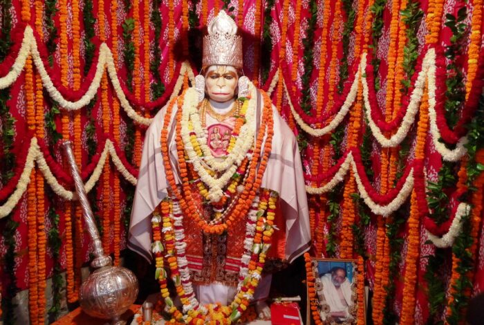 नैनीताल के पहाड़ों की गोद में बसा श्री संकट मोचन मंदिर श्रद्धालुओं की आस्था का केंद्र